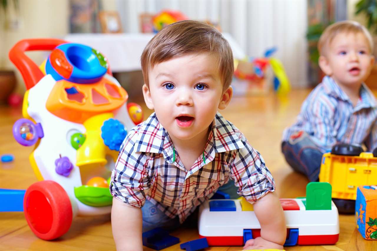 toddlers-playing